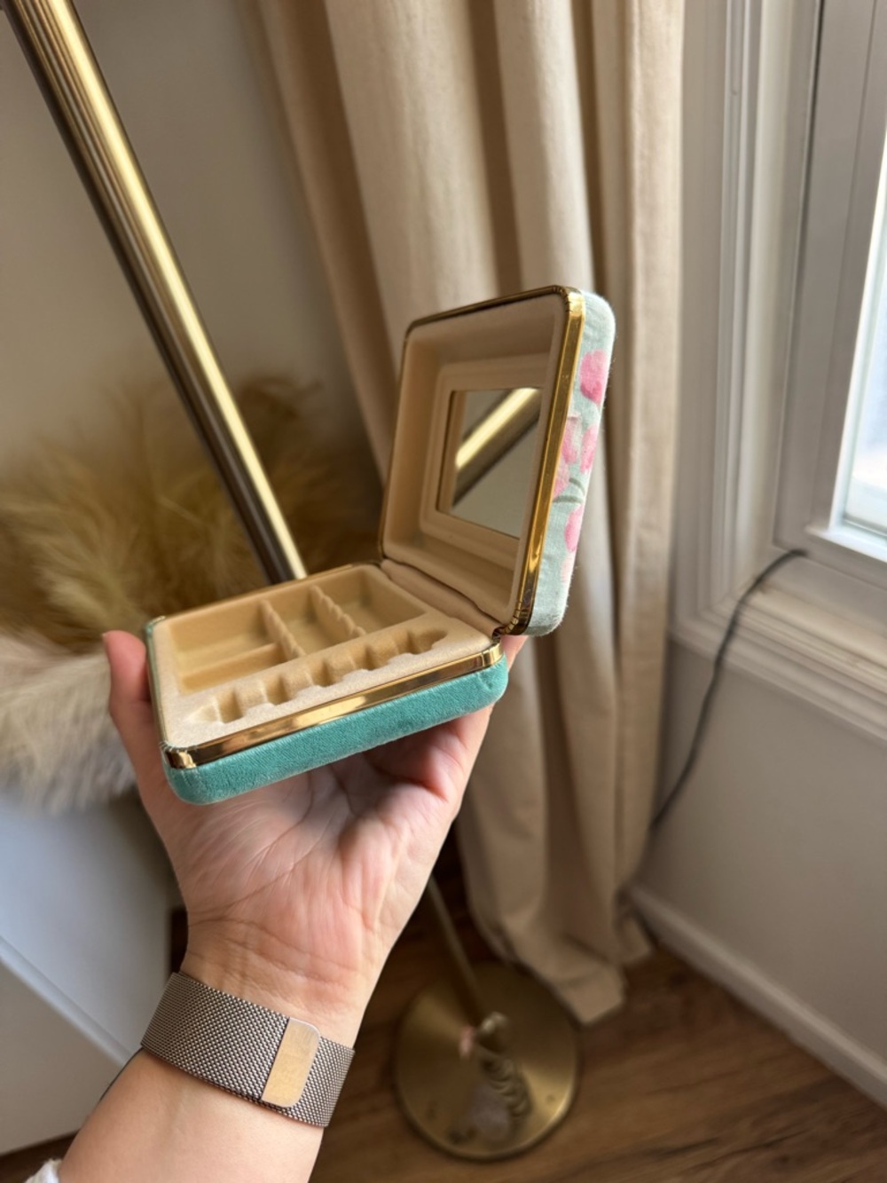 Vintage Floral Fabric Covered Travel Jewelry Hard Case Clam Shell with Mirror - Picture 3 of 10